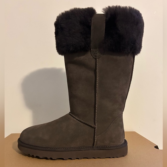 🆕NEW & AUTHENTIC UGG TALL BOOTS🆕 - Picture 4 of 14